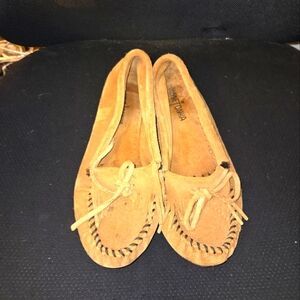 Minnetonka Shoes Womens Size 7.5 Brown Suede Moccasins Fringe Rubber Sole